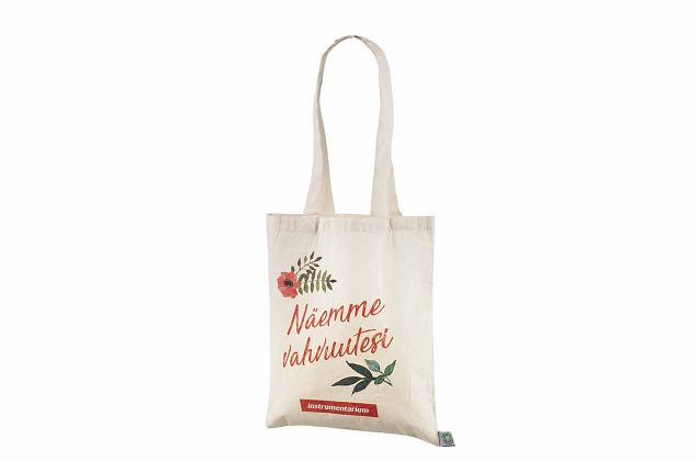 Paper versus tote bags